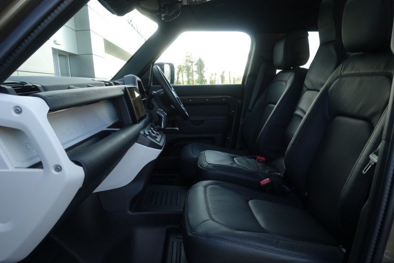  LAND ROVER DEFENDER 3.0 D350 X-Dynamic HSE 110 5dr Auto 3948655