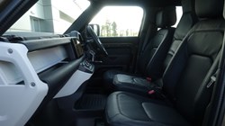 LAND ROVER DEFENDER 3.0 D350 X-Dynamic HSE 110 5dr Auto 3948655