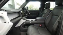 LAND ROVER DEFENDER 3.0 D350 X-Dynamic HSE 130 5dr Auto 4592849