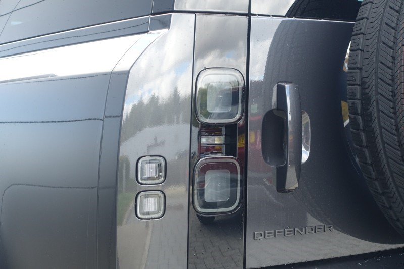 LAND ROVER DEFENDER 3.0 D350 X-Dynamic HSE 130 5dr Auto 4592864