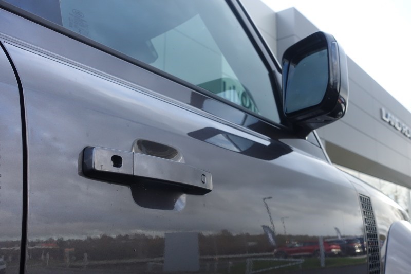 LAND ROVER DEFENDER 4.4 P635 Octa 110 5dr Auto 4764565