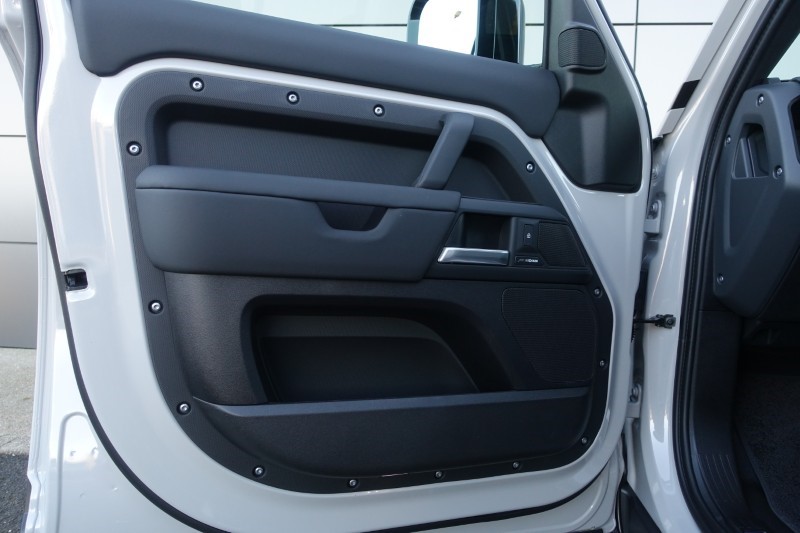  LAND ROVER DEFENDER 3.0 D350 X-Dynamic SE 110 5dr Auto 5306910