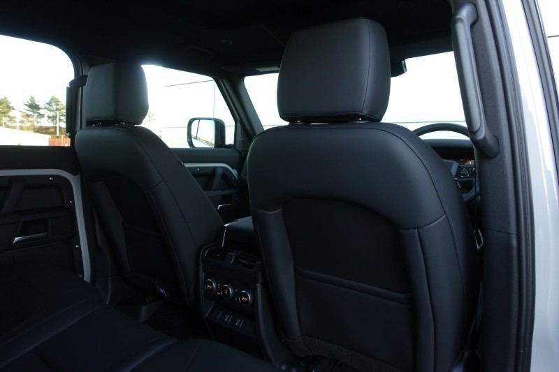  LAND ROVER DEFENDER 3.0 D350 X-Dynamic SE 110 5dr Auto 5306904