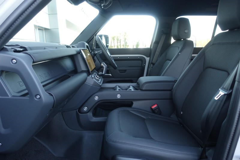  LAND ROVER DEFENDER 3.0 D350 X-Dynamic SE 110 5dr Auto 5306848