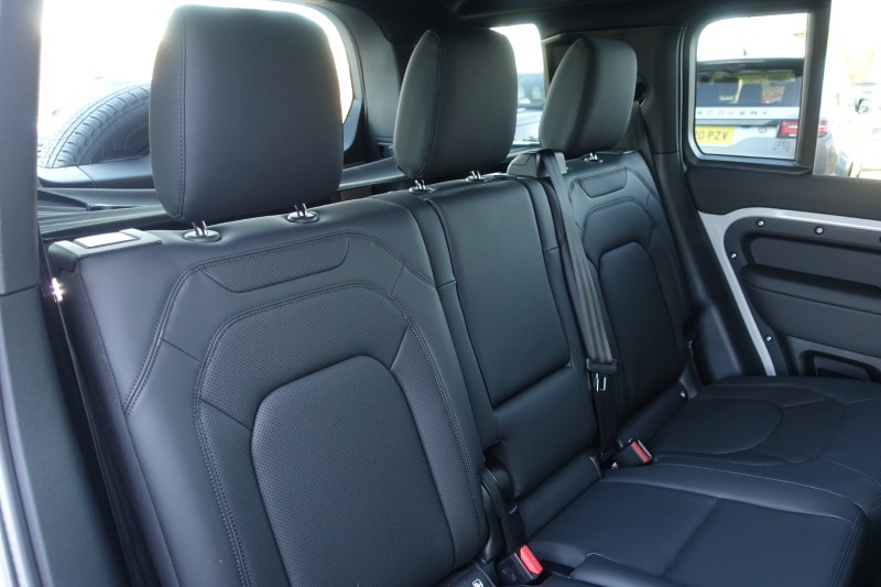  LAND ROVER DEFENDER 3.0 D350 X-Dynamic SE 110 5dr Auto 5306905