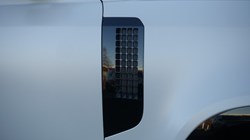 LAND ROVER DEFENDER 3.0 D350 X-Dynamic SE 110 5dr Auto 5306864