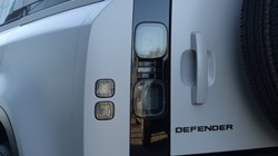 LAND ROVER DEFENDER 3.0 D350 X-Dynamic SE 110 5dr Auto 5306874
