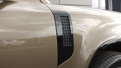 LAND ROVER DEFENDER 3.0 D350 X-Dynamic SE 110 5dr Auto 5305538