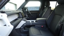 LAND ROVER DEFENDER 3.0 D350 X-Dynamic SE 110 5dr Auto 5305522