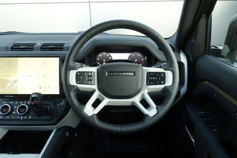  LAND ROVER DEFENDER 3.0 D350 X-Dynamic SE 110 5dr Auto 5305533