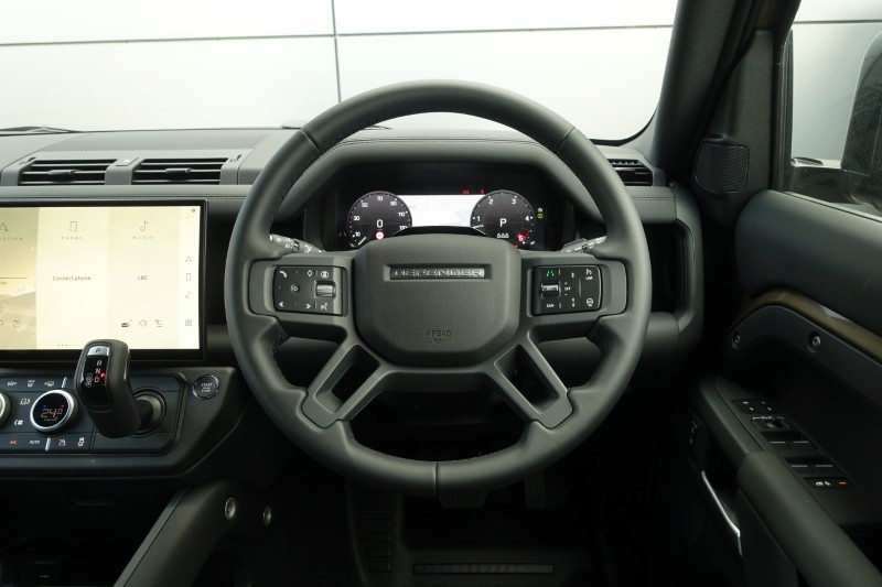  LAND ROVER DEFENDER 3.0 D350 X-Dynamic HSE 110 5dr Auto 5305306