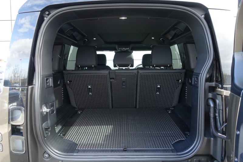  LAND ROVER DEFENDER 3.0 D350 X-Dynamic HSE 110 5dr Auto 5305301