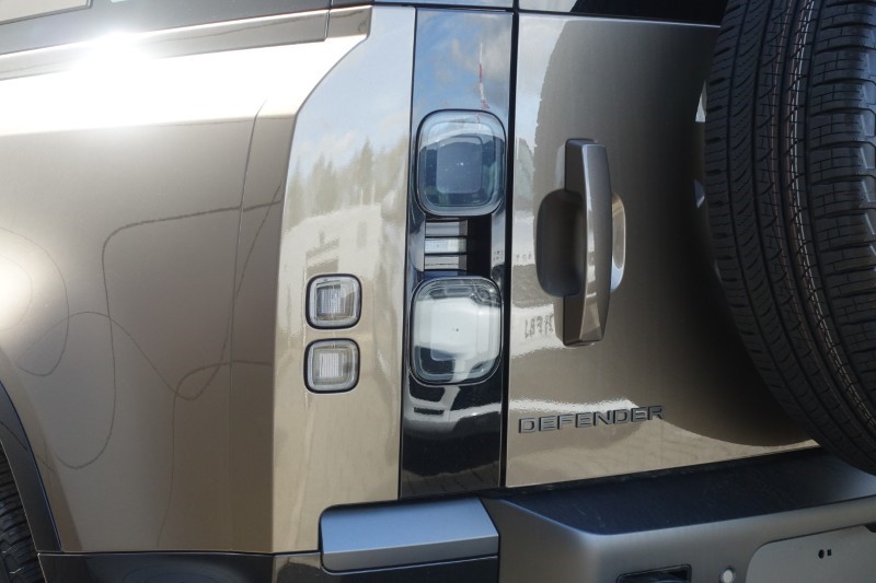  LAND ROVER DEFENDER 3.0 D350 X-Dynamic HSE 110 5dr Auto 5305310