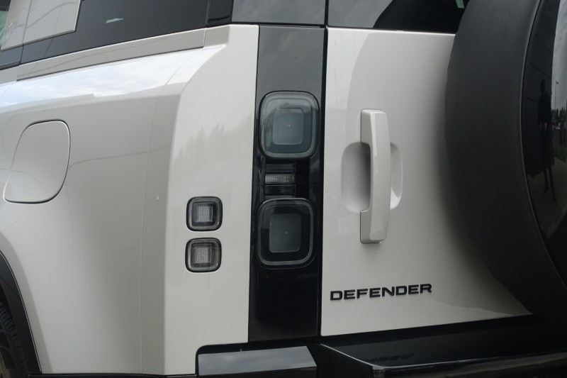  LAND ROVER DEFENDER 2.0 P300e X-Dynamic HSE 110 5dr Auto 5351895