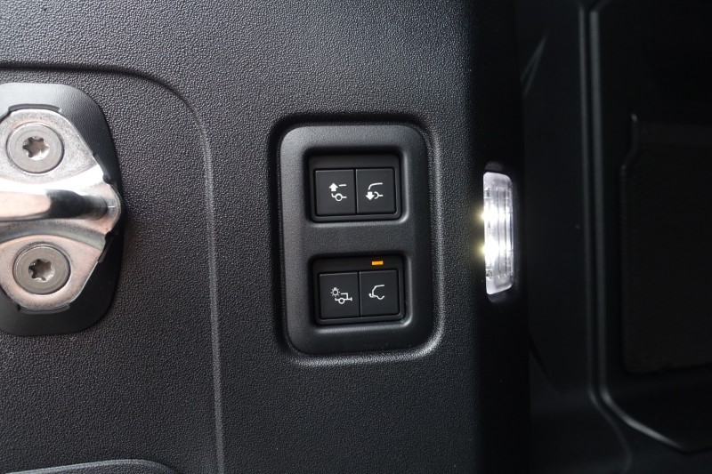  LAND ROVER DEFENDER 3.0 D350 X-Dynamic HSE 110 5dr Auto 5528906