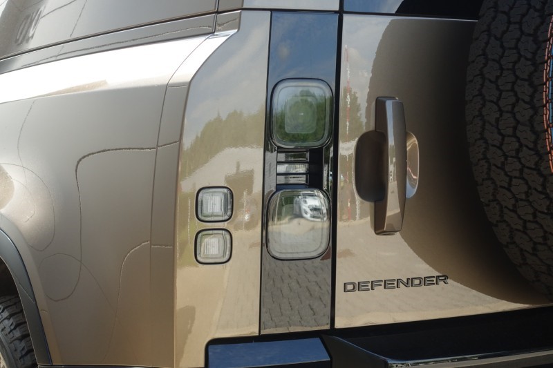  LAND ROVER COMMERCIAL DEFENDER 3.0 D250 Hard Top X-Dynamic SE Auto 5539492
