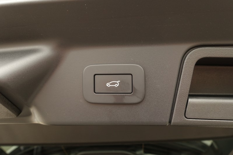 2023 (23) LAND ROVER RANGE ROVER VELAR 2.0 D200 Edition 5dr Auto 3391449