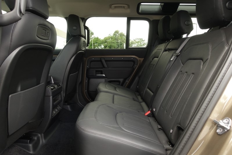 2022 (71) LAND ROVER DEFENDER 3.0 D250 S 110 5dr Auto 3427359