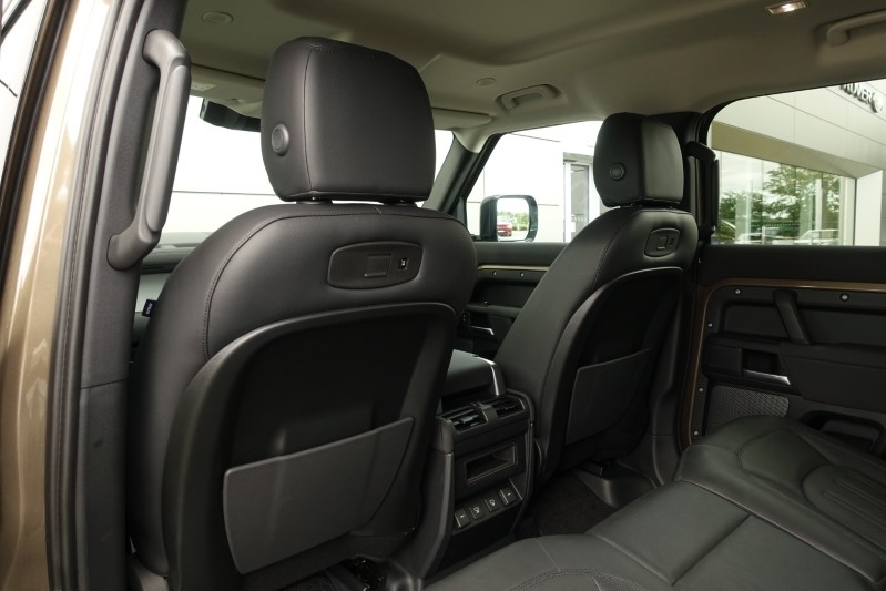 2022 (71) LAND ROVER DEFENDER 3.0 D250 S 110 5dr Auto 3427395