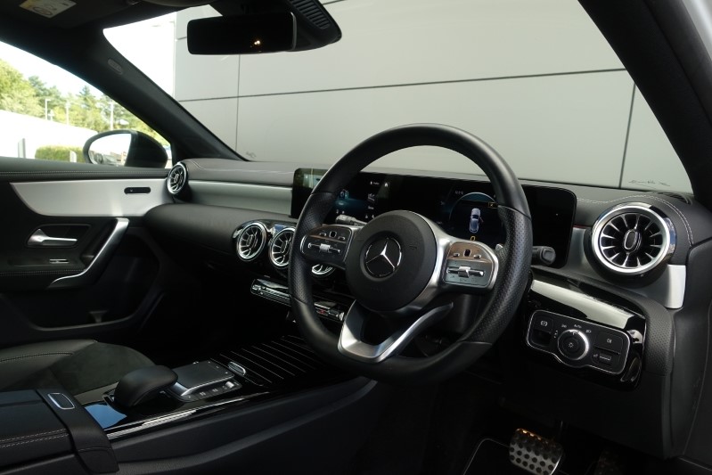 2022 (22) MERCEDES-BENZ A CLASS A180 AMG Line Executive Edition 5dr Auto 3493431