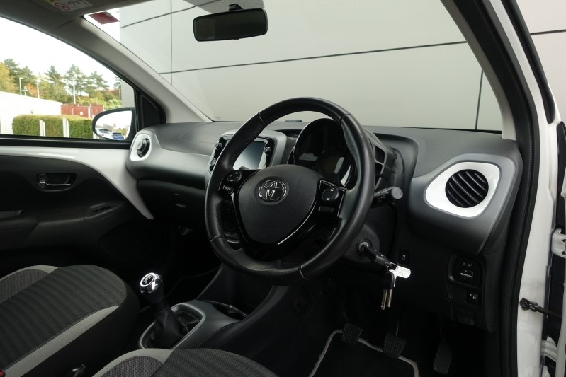 2019 (19) TOYOTA AYGO 1.0 VVT-i X-Trend 5dr 3570774