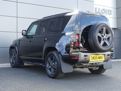 2025 (25) LAND ROVER DEFENDER 3.0 D350 X-Dynamic SE 110 5dr Auto