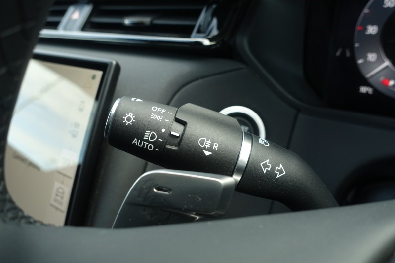 2025 (25) LAND ROVER RANGE ROVER VELAR 2.0 D200 MHEV Dynamic SE 5dr Auto 5199492