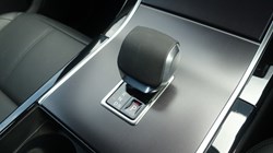 2025 (25) LAND ROVER RANGE ROVER VELAR 2.0 D200 MHEV Dynamic SE 5dr Auto 5199468