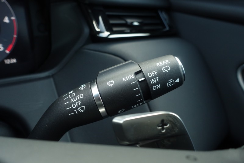 2025 (25) LAND ROVER RANGE ROVER VELAR 2.0 D200 MHEV Dynamic SE 5dr Auto 5199491