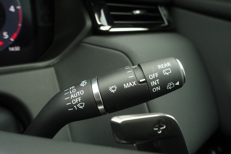 2025 (25) LAND ROVER RANGE ROVER VELAR 2.0 D200 MHEV Dynamic SE 5dr Auto 4566262