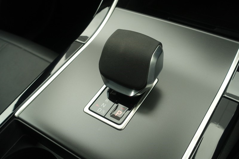 2025 (25) LAND ROVER RANGE ROVER VELAR 2.0 D200 MHEV Dynamic SE 5dr Auto 4566240