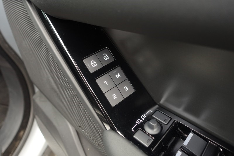 2025 (25) LAND ROVER RANGE ROVER VELAR 2.0 D200 MHEV Dynamic SE 5dr Auto 4566277