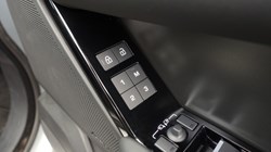 2025 (25) LAND ROVER RANGE ROVER VELAR 2.0 D200 MHEV Dynamic SE 5dr Auto 4566277