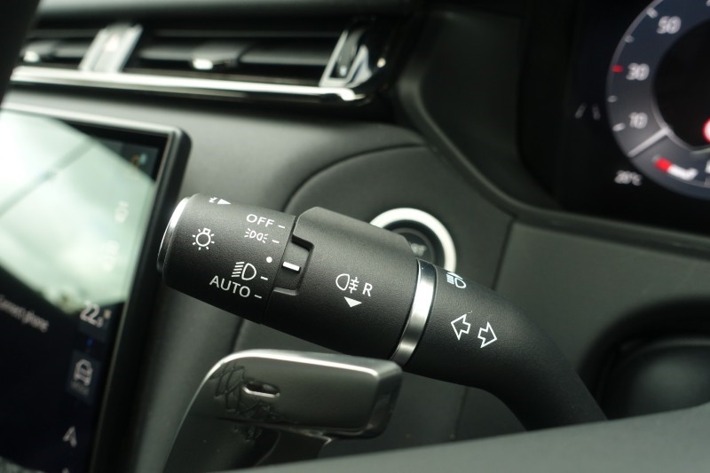 2025 (25) LAND ROVER RANGE ROVER VELAR 2.0 D200 MHEV Dynamic SE 5dr Auto 4566263