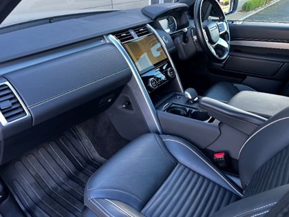 2023 (23) LAND ROVER DISCOVERY 3.0 D300 R-Dynamic HSE 5dr Auto