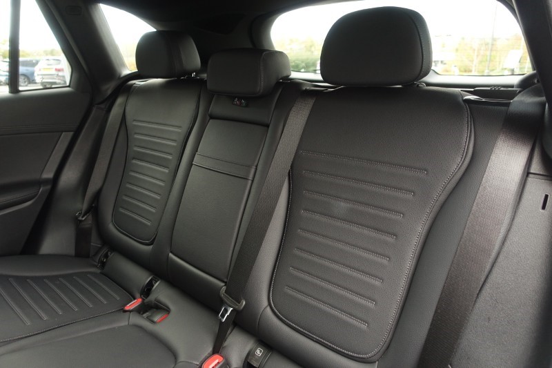 2023 (23) MERCEDES-BENZ GLC 220d 4Matic AMG Line Premium 5dr 9G-Tronic 4722014