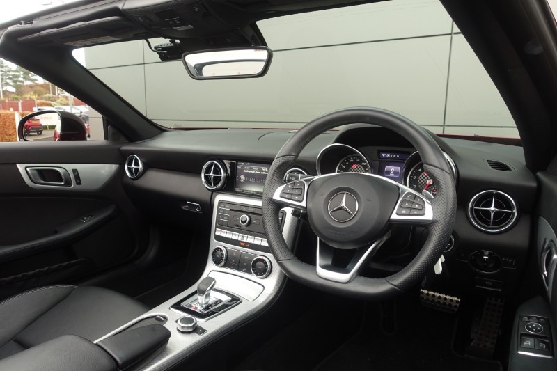 2017 (17) MERCEDES-BENZ SLC 200 AMG Line 2dr 9G-Tronic 4756255