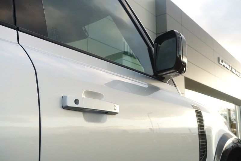 2024 (24) LAND ROVER DEFENDER 3.0 D250 X-Dynamic HSE 110 5dr Auto 4759512