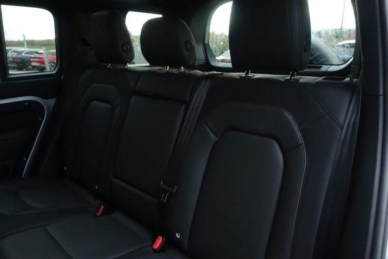 2024 (24) LAND ROVER DEFENDER 3.0 D250 X-Dynamic HSE 110 5dr Auto 4759550
