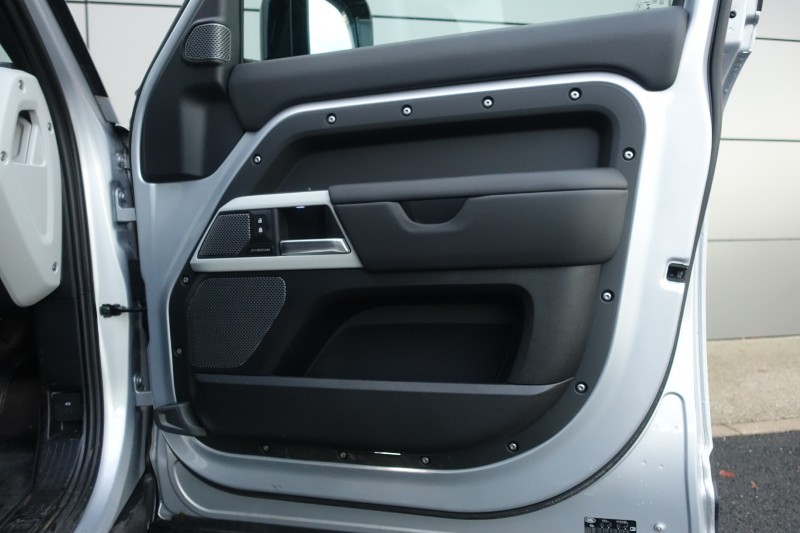 2024 (24) LAND ROVER DEFENDER 3.0 D250 X-Dynamic HSE 110 5dr Auto 4759542