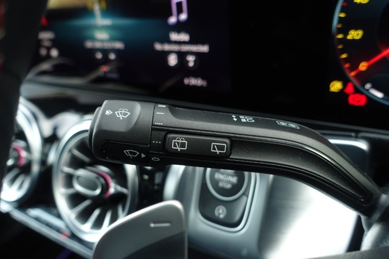 2023 (73) MERCEDES-BENZ GLB 220d  AMG Line Premium Plus Night Edition 4MATIC 5dr 8G-Tronic 4801996