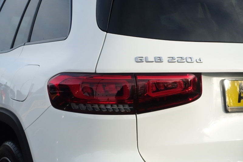 2023 (73) MERCEDES-BENZ GLB 220d  AMG Line Premium Plus Night Edition 4MATIC 5dr 8G-Tronic 4801980