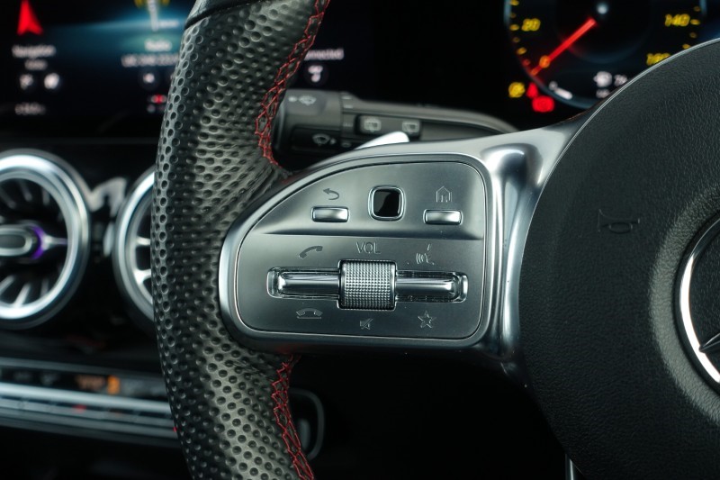 2023 (73) MERCEDES-BENZ GLB 220d  AMG Line Premium Plus Night Edition 4MATIC 5dr 8G-Tronic 4801997