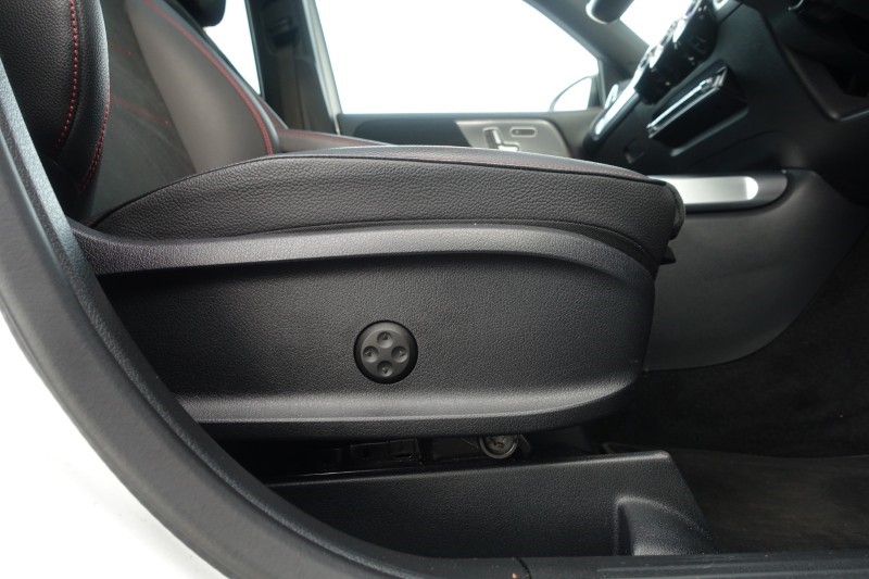 2023 (73) MERCEDES-BENZ GLB 220d  AMG Line Premium Plus Night Edition 4MATIC 5dr 8G-Tronic 4802008