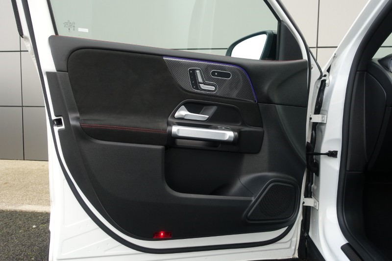 2023 (73) MERCEDES-BENZ GLB 220d  AMG Line Premium Plus Night Edition 4MATIC 5dr 8G-Tronic 4802019