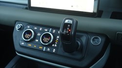 2021 (21) LAND ROVER DEFENDER 3.0 D250 SE 110 5dr Auto 4813409