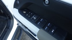 2021 (21) LAND ROVER DEFENDER 3.0 D250 SE 110 5dr Auto 4813451