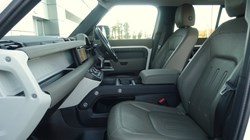 2021 (21) LAND ROVER DEFENDER 3.0 D250 SE 110 5dr Auto 4813399