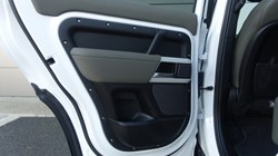 2021 (21) LAND ROVER DEFENDER 3.0 D250 SE 110 5dr Auto 4813456