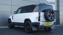 2021 (21) LAND ROVER DEFENDER 3.0 D250 SE 110 5dr Auto 1